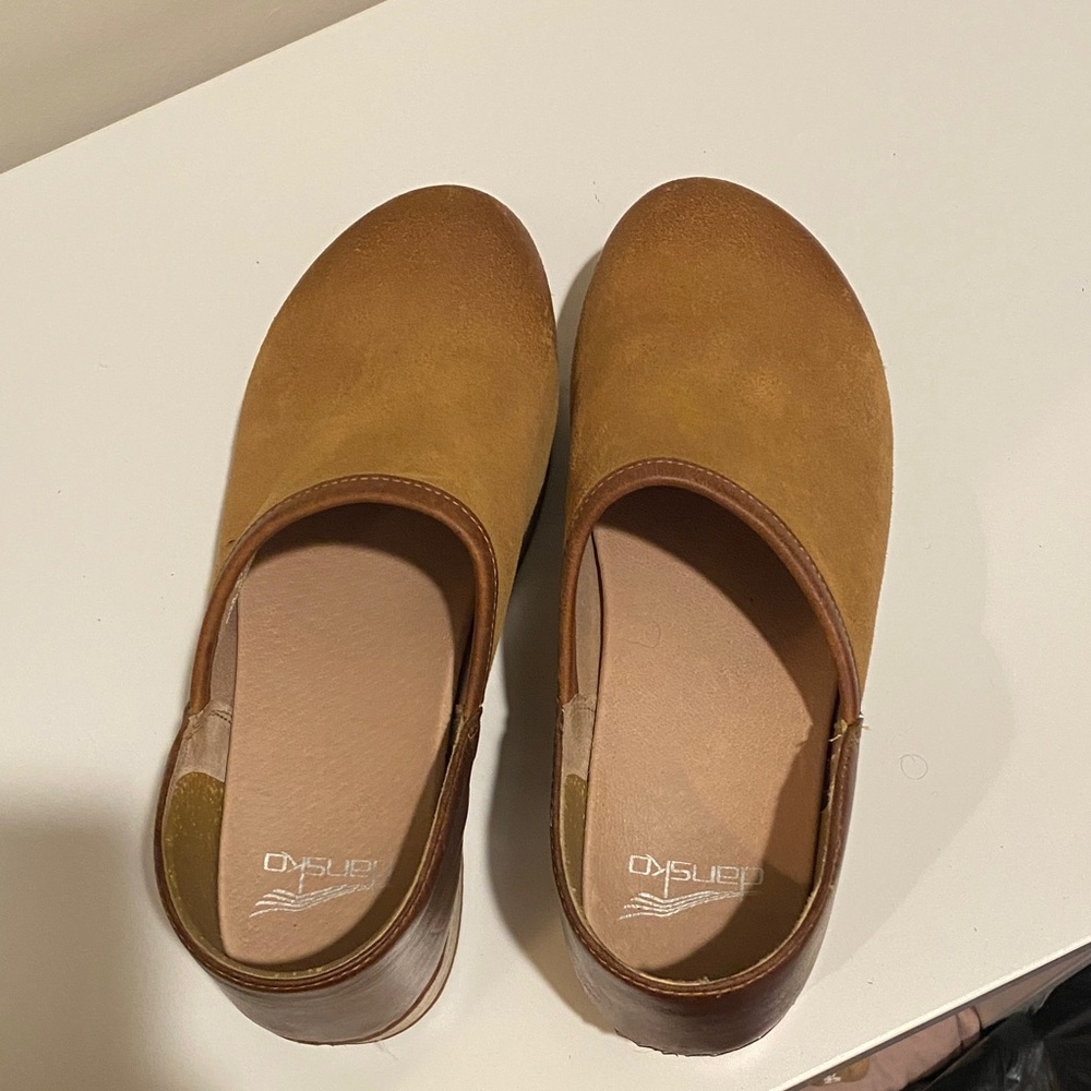 Dansko Tan and Brown Leather clogs - Picture 7 of 8